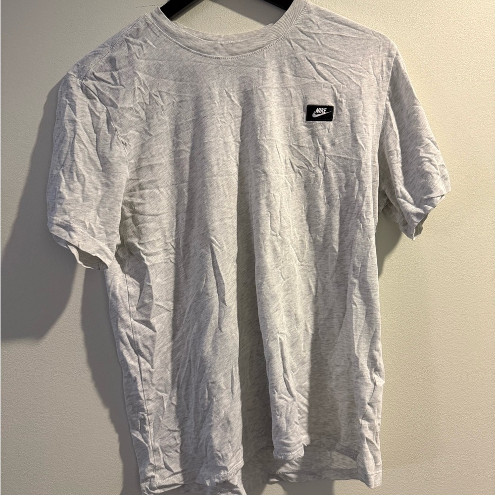 Nike Men's Light Gray Short Sleeve Tee